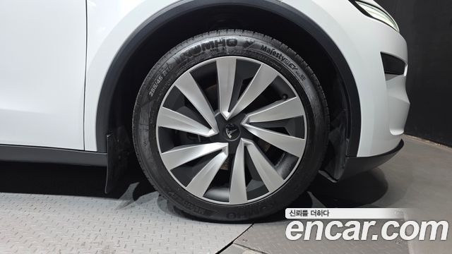 Tesla Model Y 2025 — photo 7