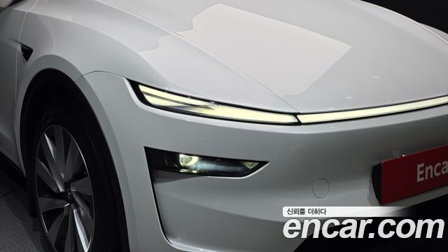 Tesla Model Y 2025 — photo 8