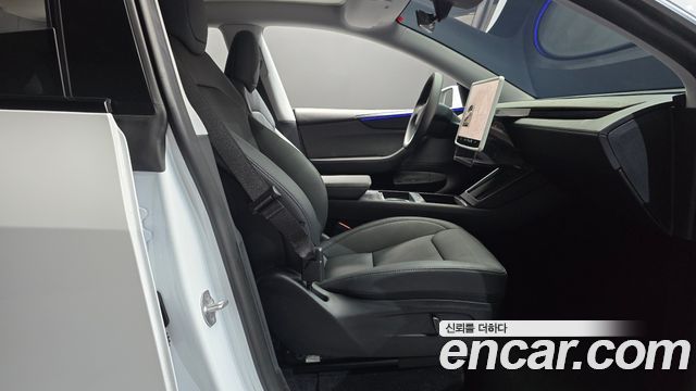 Tesla Model Y 2025 — photo 16
