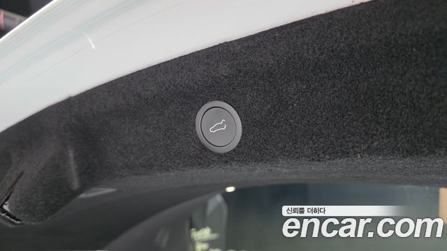 Tesla Model Y 2025 — photo 31