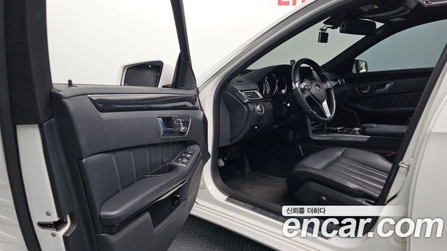 Mercedes-Benz E-Class 2014 — photo 13