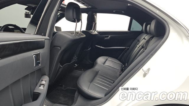 Mercedes-Benz E-Class 2014 — photo 17