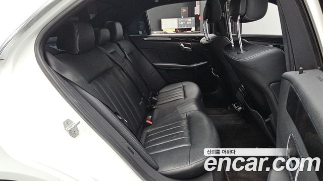Mercedes-Benz E-Class 2014 — photo 18