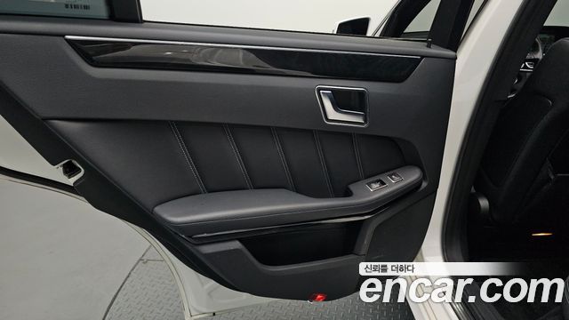 Mercedes-Benz E-Class 2014 — photo 15