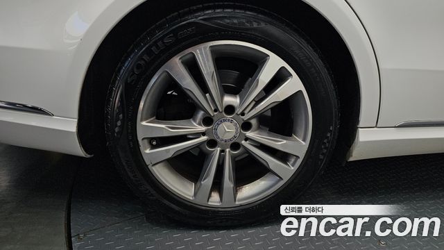 Mercedes-Benz E-Class 2014 — photo 34
