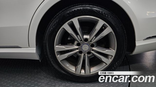 Mercedes-Benz E-Class 2014 — photo 35