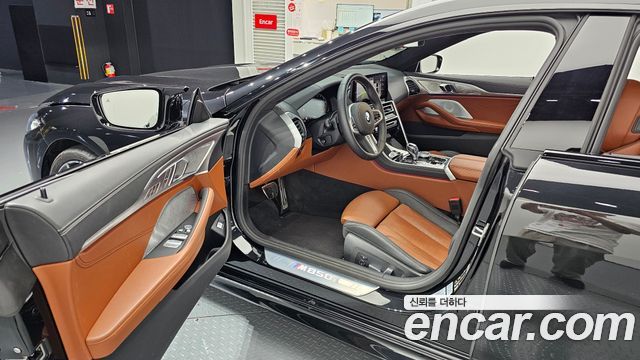 BMW 8-Series 2025 — photo 10