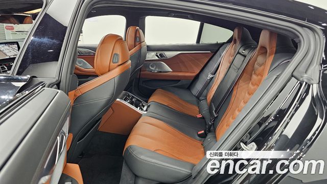 BMW 8-Series 2025 — photo 12