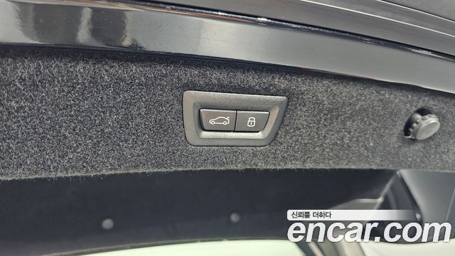 BMW 8-Series 2025 — photo 20