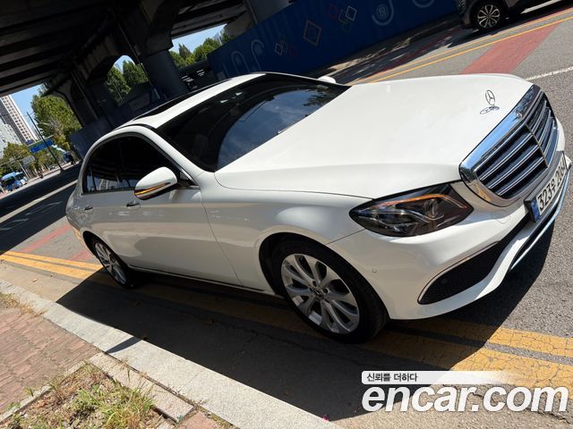 Mercedes-Benz E-Class 2017 — photo 2