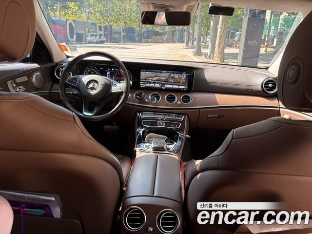 Mercedes-Benz E-Class 2017 — photo 9