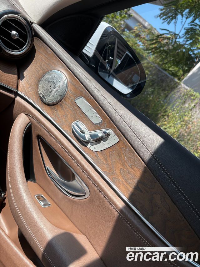Mercedes-Benz E-Class 2017 — photo 10