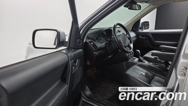 Land Rover Freelander 2011 — photo 10