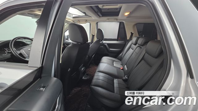 Land Rover Freelander 2011 — photo 18