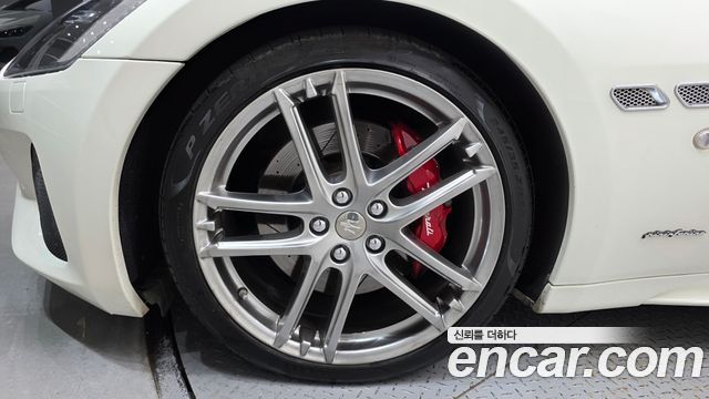 Maserati GranTurismo 2019 — photo 5