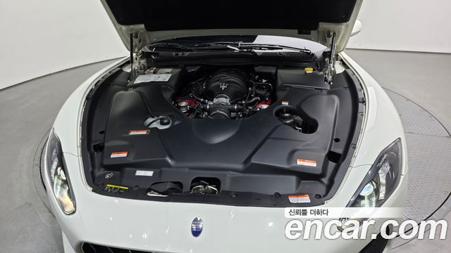 Maserati GranTurismo 2019 — photo 6