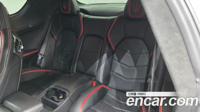 Maserati GranTurismo 2019 — photo 17