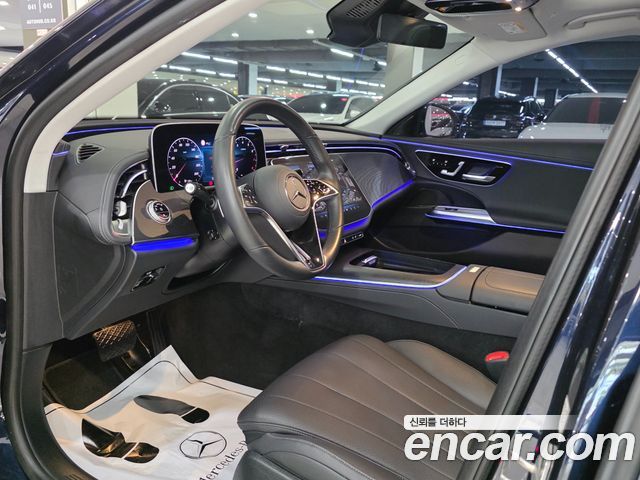 Mercedes-Benz E-Class 2024 — photo 11