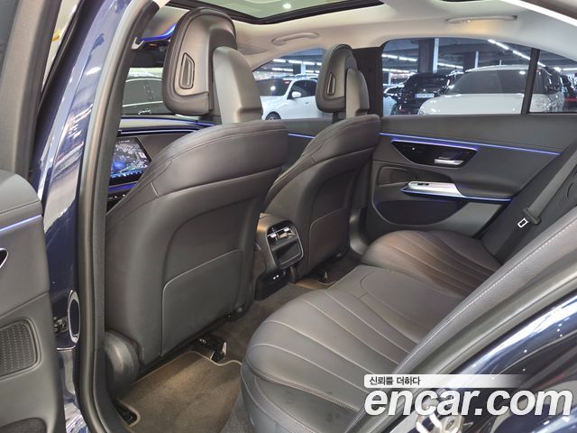 Mercedes-Benz E-Class 2024 — photo 12