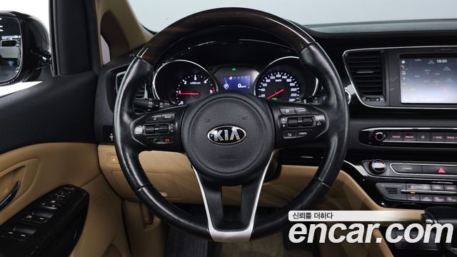 Kia Canival 2018 — photo 19