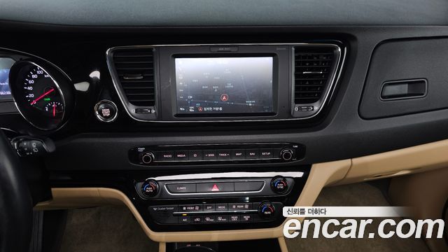 Kia Canival 2018 — photo 20