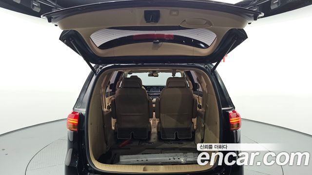 Kia Canival 2018 — photo 25