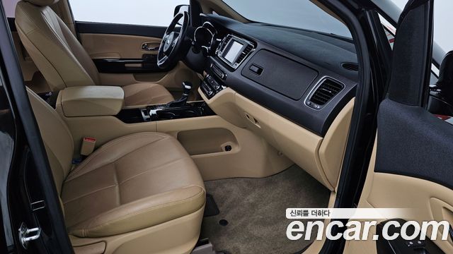Kia Canival 2018 — photo 16