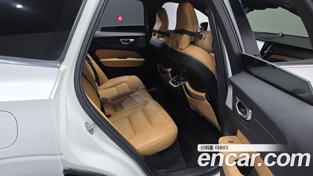 Volvo XC60 2024 — photo 17