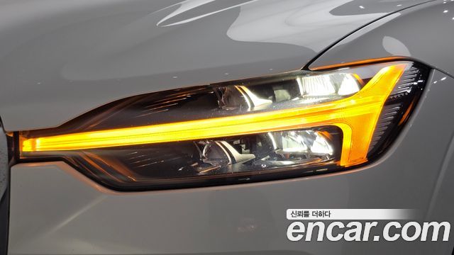 Volvo XC60 2024 — photo 8