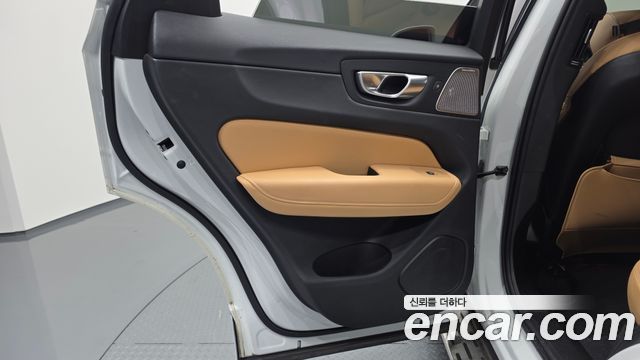 Volvo XC60 2024 — photo 15
