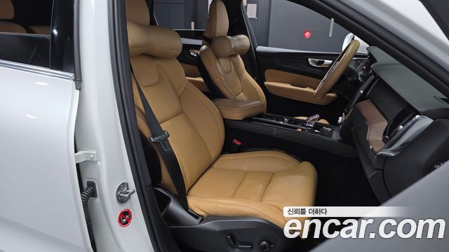 Volvo XC60 2024 — photo 16