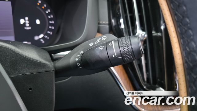 Volvo XC60 2024 — photo 28