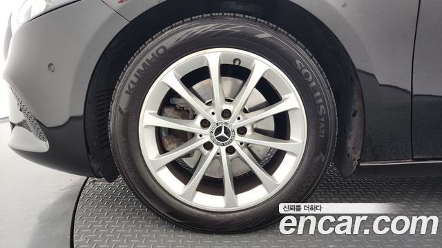 Mercedes-Benz A-Class 2019 — photo 5