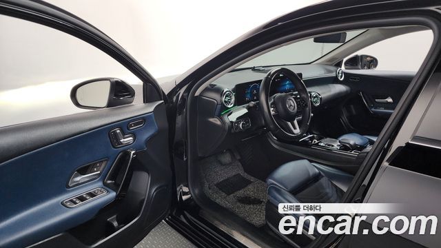 Mercedes-Benz A-Class 2019 — photo 13