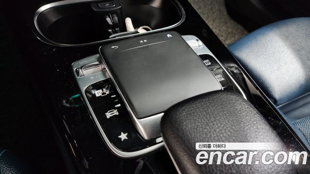 Mercedes-Benz A-Class 2019 — photo 25
