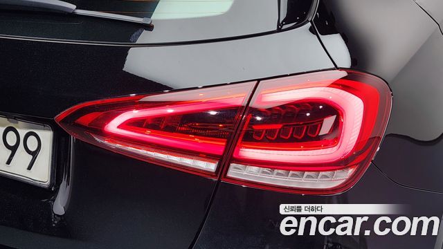 Mercedes-Benz A-Class 2019 — photo 9