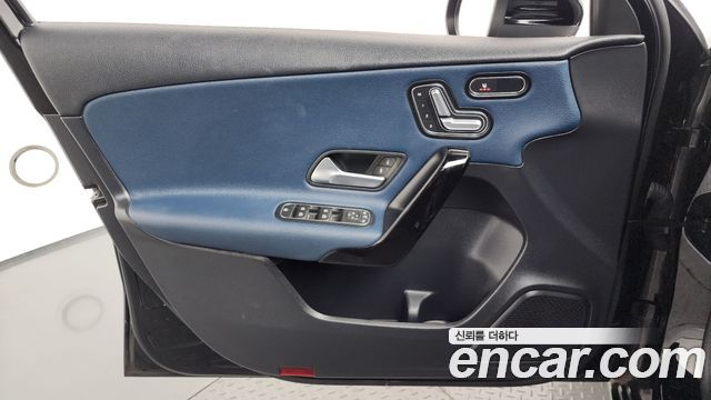 Mercedes-Benz A-Class 2019 — photo 14