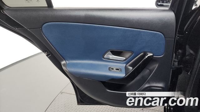 Mercedes-Benz A-Class 2019 — photo 15