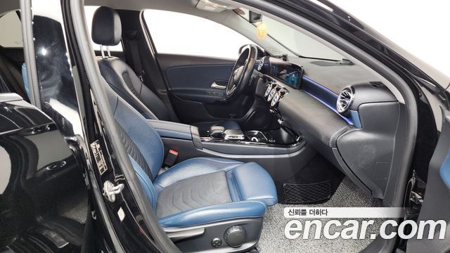 Mercedes-Benz A-Class 2019 — photo 16