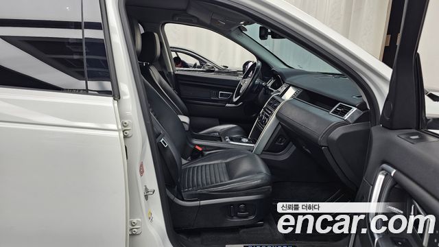Land Rover Discovery Sport 2015 — photo 11