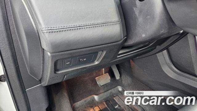 Land Rover Discovery Sport 2015 — photo 16