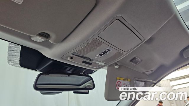 Land Rover Discovery Sport 2015 — photo 17