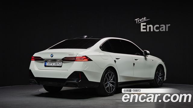 BMW 5-Series 2025 — photo 2