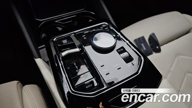 BMW 5-Series 2025 — photo 12