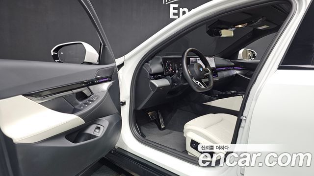 BMW 5-Series 2025 — photo 13