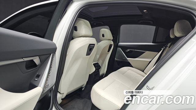BMW 5-Series 2025 — photo 18