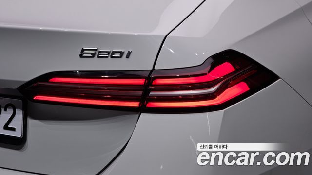 BMW 5-Series 2025 — photo 9