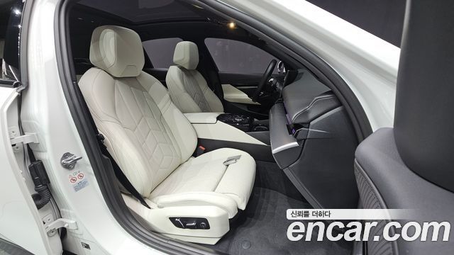 BMW 5-Series 2025 — photo 16