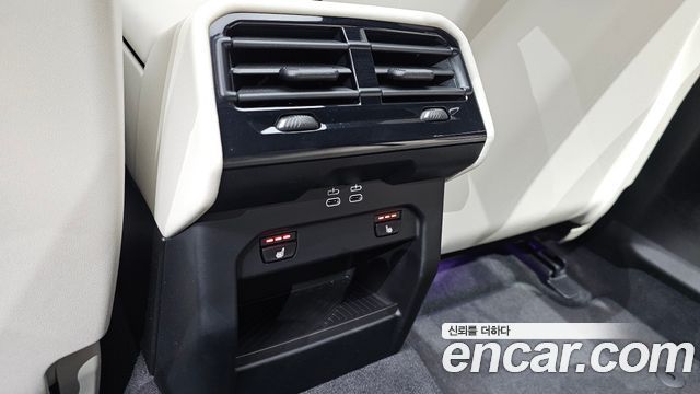 BMW 5-Series 2025 — photo 33