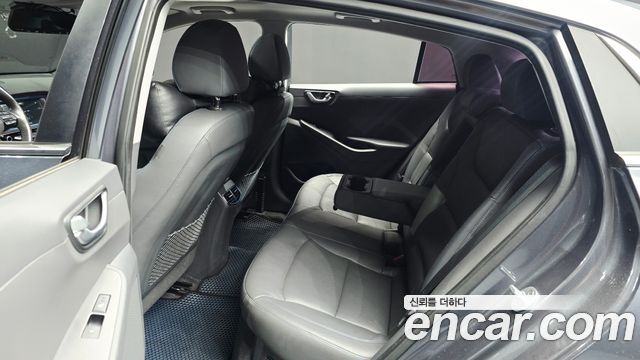 Hyundai Ioniq 2016 — photo 11